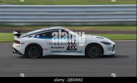 Oyama, Japan. 05.. Juni 2022. Das Konzept des Nissan Z Racing CNF (Carbon-Neutral Fuel) fährt auf der Strecke während des „FUJI SUPER TEC 24 Hours Race“ am Sonntag, 5. Juni 2022 in Oyama, Shizuoka-Präfektur, Japan. Foto von Keizo Mori/UPI Credit: UPI/Alamy Live News Stockfoto