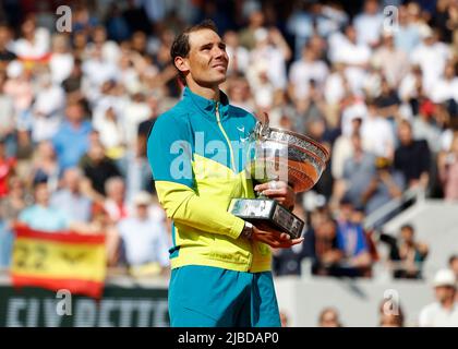 Paris, Frankreich, 5.. Juni 2022. Der spanische Tennisspieler Rafael Nadal hat am Sonntag, den 6.. Juni 2022, das French Open 2022 Tennisturnier in Roland Garros gewonnen., © Jürgen Hasenkopf / Alamy Live News Stockfoto