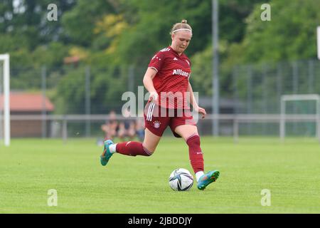 Aschheim, Deutschland. 05.. Juni 2022. Annaleen Boehler (5 FC Bayern München II) während des 2. Fußball-Bundesliga-Spiel zwischen dem FC Bayern München II und dem FC Ingolstadt 04 im Sportpark Aschheim. Sven Beyrich/SPP Kredit: SPP Sport Pressefoto. /Alamy Live News Stockfoto