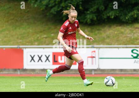 Aschheim, Deutschland. 05.. Juni 2022. Franziska Kett (11 FC Bayern München II) während des 2. Fußball-Bundesliga-Spiel zwischen dem FC Bayern München II und dem FC Ingolstadt 04 im Sportpark Aschheim. Sven Beyrich/SPP Kredit: SPP Sport Pressefoto. /Alamy Live News Stockfoto