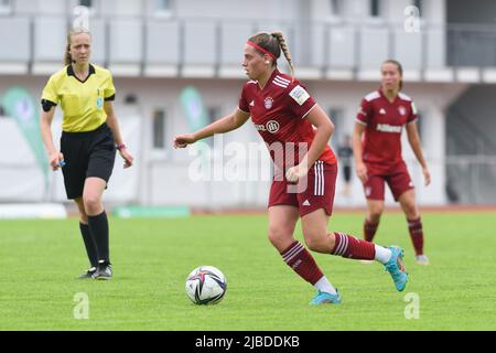 Aschheim, Deutschland. 05.. Juni 2022. Daphnia Redzepi (24 FC Bayern München II) während des 2. Fußball-Bundesliga-Spiel zwischen dem FC Bayern München II und dem FC Ingolstadt 04 im Sportpark Aschheim. Sven Beyrich/SPP Kredit: SPP Sport Pressefoto. /Alamy Live News Stockfoto