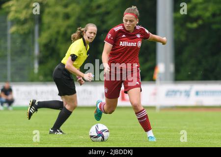 Aschheim, Deutschland. 05.. Juni 2022. Daphnia Redzepi (24 FC Bayern München II) während des 2. Fußball-Bundesliga-Spiel zwischen dem FC Bayern München II und dem FC Ingolstadt 04 im Sportpark Aschheim. Sven Beyrich/SPP Kredit: SPP Sport Pressefoto. /Alamy Live News Stockfoto