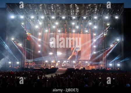 Reggio Emilia, Italien. 04.. Juni 2022. Luciano Ligabue während Luciano Ligabue - 30 Anni in un giorno, italienische Sängerin Musikkonzert in Reggio Emilia, Italien, Juni 04 2022 Quelle: Independent Photo Agency/Alamy Live News Stockfoto