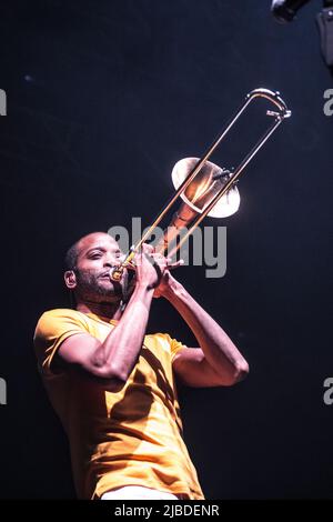 Trombone Shorty beim Auftritt in Razzmatazz, Barcelona 3 Jun. 2022. Fotograf: Ale Espaliat Stockfoto