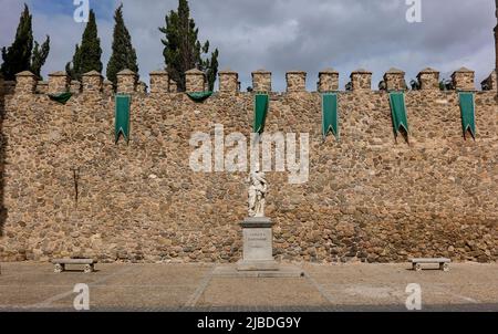 Die Statue von Kaiser Carlos V. Neues Bisagra-Tor. Toledo, Castilla La Mancha, Spanien. Stockfoto