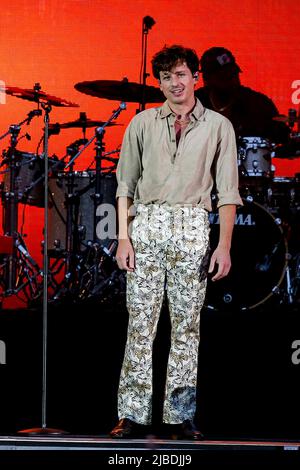 Carson, USA. 04.. Juni 2022. Charlie Puth tritt am 04. Juni 2022 im Dignity Health Sports Park in Carson, Kalifornien, auf der Bühne des 2022 iHeartRadio Wango Tango auf. Foto: Christopher Victorio/Sipa USA Kredit: SIPA USA/Alamy Live News Stockfoto