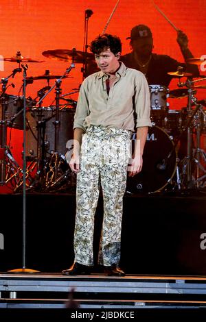 Carson, USA. 04.. Juni 2022. Charlie Puth tritt am 04. Juni 2022 im Dignity Health Sports Park in Carson, Kalifornien, auf der Bühne des 2022 iHeartRadio Wango Tango auf. Foto: Christopher Victorio/Sipa USA Kredit: SIPA USA/Alamy Live News Stockfoto