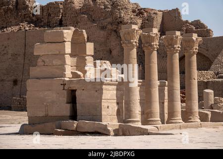 Tempel von Hathor in Dendera, Niltal, Ägypten, Nordafrika Stockfoto