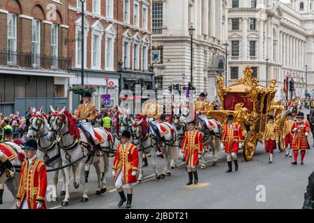 Platinum Jubilee Pageant, London, Großbritannien. 5.. Juni 2022. Die Platinum Jubilee Pageant, geht entlang Whitehall am vierten und letzten Tag der Königin Platinum Jubilee Feiern. Amanda Rose/Alamy Live News Stockfoto