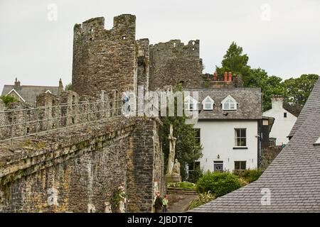 Conwy, North Wales die Stadtmauern von Conwy sind eine mittelalterliche Verteidigungsmauer neben Conwy Castle Stockfoto
