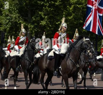 Mounted Lifeguards The Queen's Platinum Jubilee Trooping The Color The Mall London Stockfoto