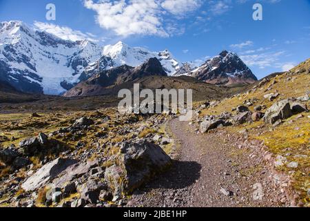 Ausangate Trek Trekking Trail, Ausangate Circuit, Cordillera Vilcanota, Cuzco Region, Peru, peruanische Andenlandschaft, Südamerika Stockfoto