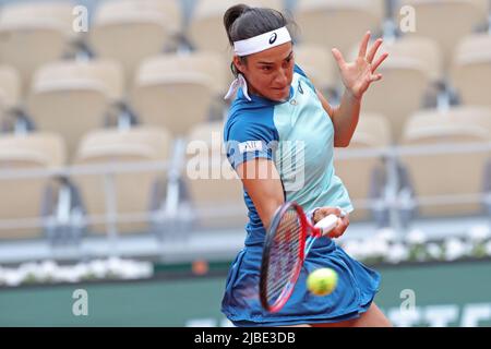Paris, Frankreich: 5.. Juni 2022; Roland Garros, Paris, Frankreich: French Open Tennisturnier, Frauen-Doppel-Finale; Caroline Garcia während ihres Spiels gegen Coco Gauff (USA) und Jessica Pegula (USA) Stockfoto