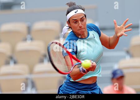 Paris, Frankreich: 5.. Juni 2022; Roland Garros, Paris, Frankreich: French Open Tennisturnier, Frauen-Doppel-Finale; Caroline Garcia während ihres Spiels gegen Coco Gauff (USA) und Jessica Pegula (USA) Stockfoto