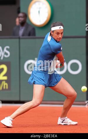 Paris, Frankreich: 5.. Juni 2022; Roland Garros, Paris, Frankreich: French Open Tennisturnier, Dublettenfinale der Frauen; Caroline Garcia im Einsatz gegen Coco Gauff (USA) und Jessica Pegula (USA) Stockfoto
