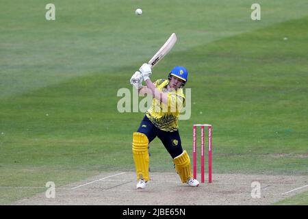 CHESTER LE STREET, GROSSBRITANNIEN. JUN 5. Durhams Liam Trevaskis schlagen während des Vitality T20 Blast-Spiels zwischen dem Durham County Cricket Club und dem Northamptonshire County Cricket Club am Sonntag, dem 5.. Juni 2022 im Seat Unique Riverside, Chester le Street. (Kredit: Mark Fletcher | MI News) Kredit: MI Nachrichten & Sport /Alamy Live News Stockfoto