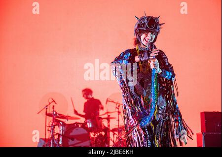 Manchester, Großbritannien. 05.. Juni 2022. Karen O, Nick Zinner, Brian Chasee von The Yeah Yeah's treten im Manchester O2 Apollo auf. 2022-06-05. Kredit: Gary Mather/Alamy Live Nachrichten Stockfoto