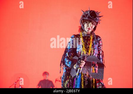 Manchester, Großbritannien. 05.. Juni 2022. Karen O, Nick Zinner, Brian Chasee von The Yeah Yeah's treten im Manchester O2 Apollo auf. 2022-06-05. Kredit: Gary Mather/Alamy Live Nachrichten Stockfoto