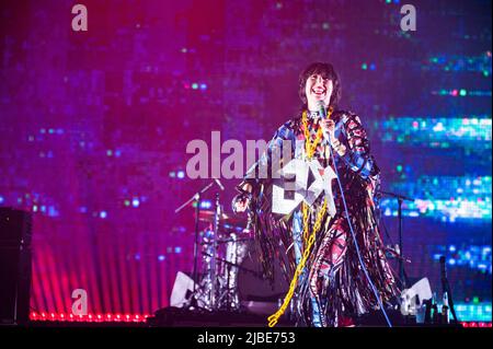 Manchester, Großbritannien. 05.. Juni 2022. Karen O, Nick Zinner, Brian Chasee von The Yeah Yeah's treten im Manchester O2 Apollo auf. 2022-06-05. Kredit: Gary Mather/Alamy Live Nachrichten Stockfoto