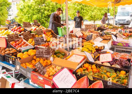 Markt für Obst und Gemüse, Marcatu d'Aiacciu, Boulevard du ROI Jerome, Ajacio Corsica (Corse), Corse-du-Sud, Frankreich Stockfoto