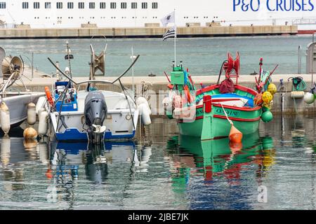 Fischerboote aus Holz im Hafen, Ajacio, Korsika (Corse), Corse-du-Sud, Frankreich Stockfoto