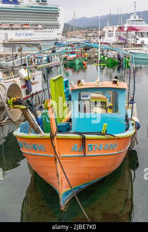 Fischerboot aus Holz im Hafen, Ajacio, Korsika (Corse), Corse-du-Sud, Frankreich Stockfoto