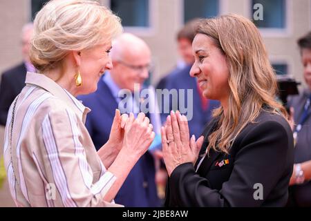 Atlanta. US, 05. Juni 2022, Prinzessin Addin von Belgien und Solvay-CEO Ilham Kadri, abgebildet während eines Besuchs im neuen Anwendungsentwicklungslabor von Solvay in Alpharetta, USA, während einer belgischen Wirtschaftsmission in den Vereinigten Staaten von Amerika, Sonntag, 05. Juni 2022 in Atlanta. Eine Delegation mit der Prinzessin und verschiedenen Ministern wird Atlanta, New York und Boston vom 4.. Bis 12.. Juni besuchen. BELGA FOTO LAURIE DIEFFEMBACQ Stockfoto