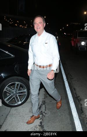 Prominente in Los Angeles, Kalifornien mit: Adam Schiff wo: Los Angeles, California, USA Wann: 09 Jul 2021 Kredit: Guillermo Proano/WENN Stockfoto