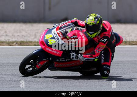 Barcelona, Spanien. 4.. Juni 2022. David Munoz aus Spanien vom BOE Motorsports Team mit KTM beim freien Training des Gran Premio Monster Energy de Catalunya Moto3 auf dem Circuit de Barcelona-Catalunya in Barcelona. (Bild: © David Ramirez/DAX via ZUMA Press Wire) Stockfoto