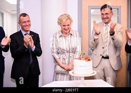 Atlanta. US, 05. Juni 2022, Solvay Präsident Material Segment Carmelo Lo Faro, Prinzessin Aestr von Belgien und der Region Brüssel Staatssekretär Pascal Smet, während eines Besuchs im neuen Anwendungsentwicklungslabor von Solvay in Alpharetta, USA, während einer belgischen Wirtschaftsmission in den Vereinigten Staaten von Amerika, Sonntag, 05. Juni 2022 in Atlanta. Eine Delegation mit der Prinzessin und verschiedenen Ministern wird Atlanta, New York und Boston vom 4.. Bis 12.. Juni besuchen. BELGA FOTO LAURIE DIEFFEMBACQ Stockfoto