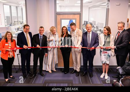 Atlanta. US, 05. Juni 2022, Bundesminister David Clarinval, Solvay-Präsident Materialsegment Carmelo Lo Faro, Prinzessin Arid von Belgien, Solvay-CEO Ilham Kadri, Staatssekretär für die Region Brüssel, Pascal Smet, Der wallonische Vizepräsident Willy Borsus und Michael Finelli, Solvay-Präsident für Wachstumsinitiativen, wurden während eines Besuchs im neuen Anwendungsentwicklungslabor von Solvay in Alpharetta, USA, während einer belgischen Wirtschaftsmission in den Vereinigten Staaten von Amerika am Sonntag, den 05. Juni 2022 in Atlanta dargestellt. Eine Delegation mit der Prinzessin und verschiedenen Ministern wird Atlanta, New, besuchen Stockfoto