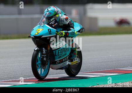 Barcelona, Spanien. 4.. Juni 2022. Dennis Foggia aus Italien von Leopard Racing während des freien Trainings von Gran Premio Monster Energy de Catalunya Moto3 auf dem Circuit de Barcelona-Catalunya in Barcelona. (Bild: © David Ramirez/DAX via ZUMA Press Wire) Stockfoto