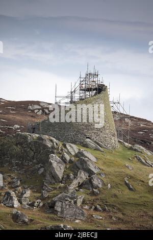 Iron Age Brock mit Gerüsten in der Nähe von Dun Carloway, Isle of Lewis, Äußere Hebriden, Schottland, Großbritannien Stockfoto