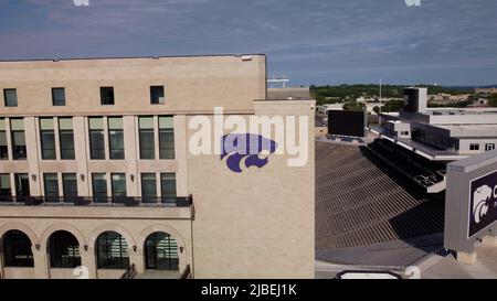 Manhattan, Kansas - 24. Mai 2022: NCAA College-Fußballstadion der Kansas State University Wildcats Stockfoto