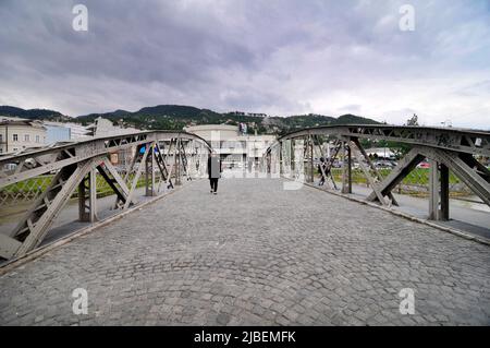 Der Fluss Miljacka in Sarajevo, Bosnien und Herzegowina. Stockfoto