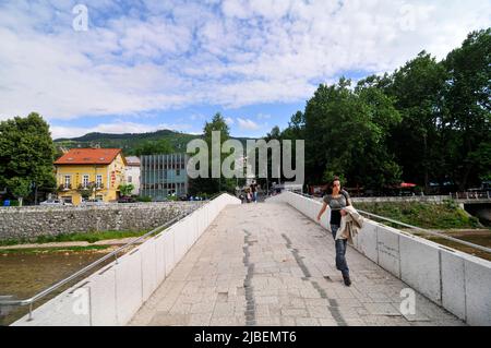 Lateinische Brücke über den Fluss Miljacka in Sarajevo, Bosnien und Herzegowina. Stockfoto