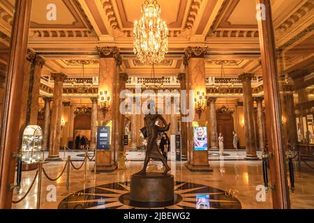 Das Casino de Monte-Carlo ist bekannt für seine High-Roller, die durch die James-Bond-Filme berühmt wurden Stockfoto