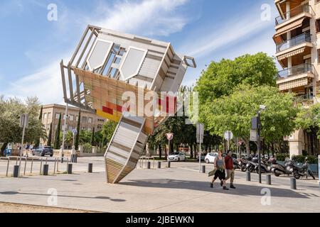 Skulptur einer umgekehrten Kirche im Es Baluard Museu d'Art in Palma, Mallorca Stockfoto