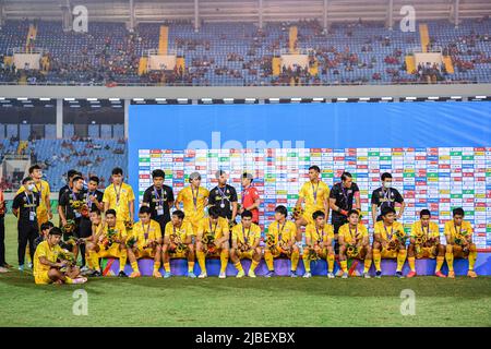 Hanoi, Vietnam. 22.. Mai 2022. Die Spieler der thailändischen Nationalmannschaft, die nach dem Spiel der Sea Games 2022 zwischen Thailand und Vietnam im My Dinh National Stadium gesehen wurden. Endstand; Thailand 0:1 Vietnam. (Foto von Amphol Thongmueangluang/SOPA Images/Sipa USA) Quelle: SIPA USA/Alamy Live News Stockfoto