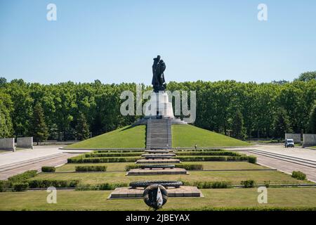 Berlin, Deutschland -Juni, 2022: Das sowjetische Kriegsdenkmal im Berliner Treptower Park Stockfoto