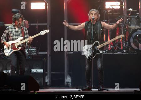 Reggio Emilia, Italien. 4.. Juni 2022. Der italienische Sänger Luciano Ligabue alias Ligabue tritt während seines Live-Aufens in der RCF Arena auf Stockfoto