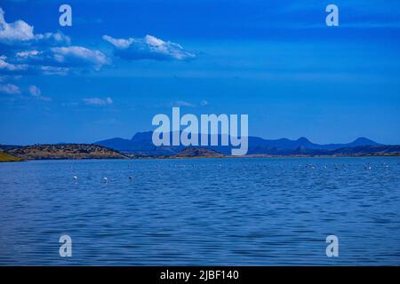 Der Magadi-See ist der südlichste See im Kenia Rift Valley und liegt in einem Einzugsgebiet von vulkanischen Felsen nördlich von Tansania Stockfoto