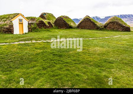 Der Bauernhof und das Museum Glaumbær wurden in der typischen isländischen Torfbauweise errichtet Stockfoto