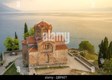 Kirche des heiligen Johannes in Kaneo am Ohridsee in Ohrid, Nordmakedonien Stockfoto