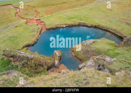 Abano Mineralsee im Truso Tal, Georgia Stockfoto