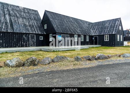 Hofsós ist ein kleines Dorf an der Ostküste von Skagafjörður. Das Dorf ist einer der ältesten Handelsposten des Landes und die Bevölkerung ist etwa 170. Von hier aus verließen zwischen 1850 und 1914 20.000 Menschen Island, um in Nordamerika ein neues Leben zu führen Stockfoto