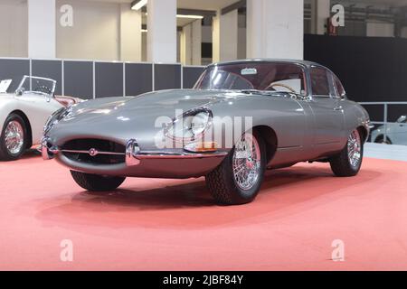 BARCELONA, SPANIEN – 4. OKTOBER 2021: 1964 Jaguar E-Type (XK-E) Coupé (Serie 1) Stockfoto