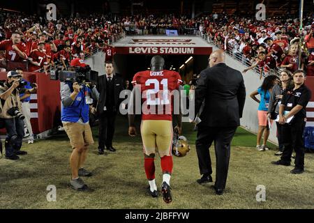 Santa Clara, USA. 27.. Juni 2019. San Francisco 49ers' Frank Gore (21) geht vom Spielfeld, nachdem er am Sonntag, den 14. September 2014, im Levi's Stadium in Santa Clara, Kalifornien, gegen die Chicago Bears verloren hat. (Foto: Jose Carlos Fajardo/Bay Area News Group/TNS/Sipa USA) Quelle: SIPA USA/Alamy Live News Stockfoto