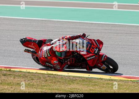 Francesco Bagnaia aus Italien von Ducati Lenovo Team mit Ducati während des MotoGP freien Trainings von Gran Premio Monster Energy de Catalunya auf dem Circuit d Stockfoto