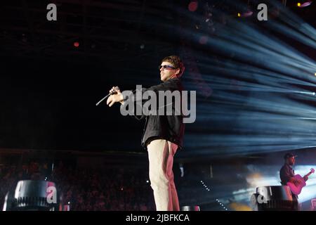 5. Juni 2022, Turin, Turin, Italien: Der römische Singer-Songwriter Flavio Bruno Pardini, bekannt als Gazzelle, auf der Bühne des Pala Alpitour in Turin (Bild: © Bruno Brizzi/Pacific Press via ZUMA Press Wire) Stockfoto